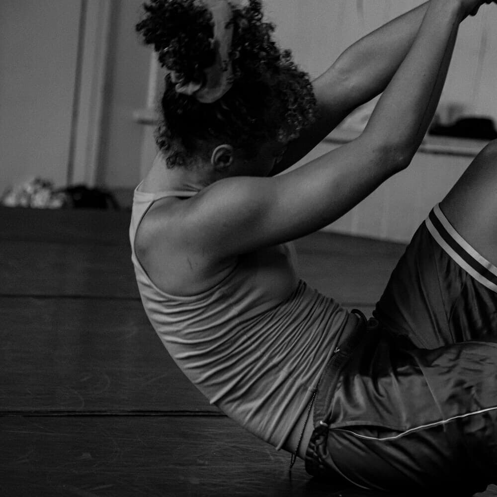 To «χαμογελαστό αγόρι» της γιόγκα